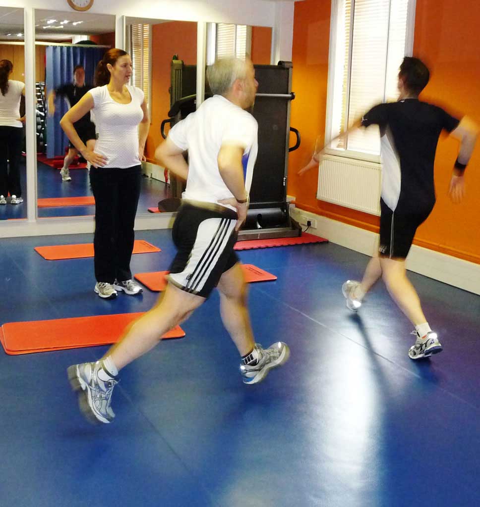 Jump lunges HIIT class